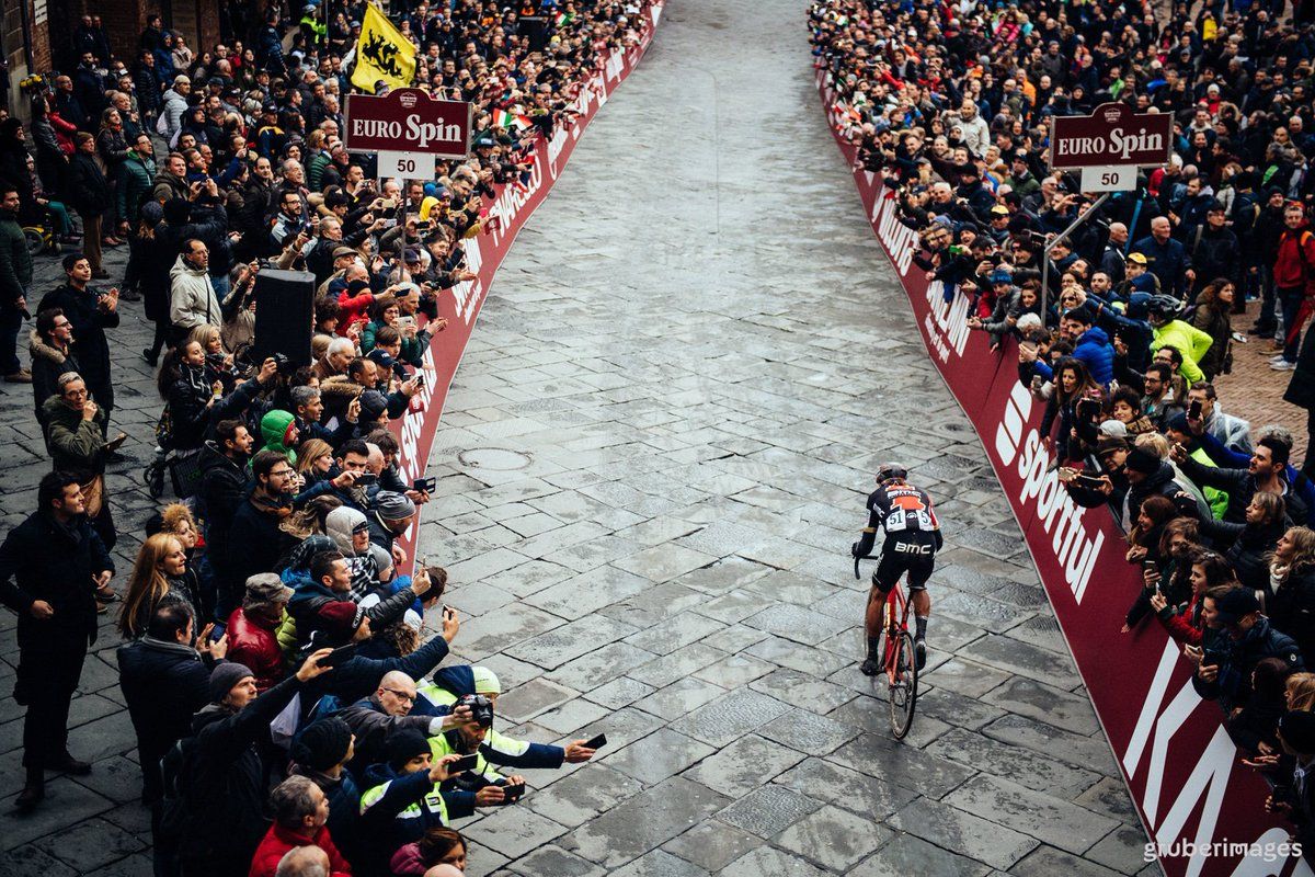 oh my god twitter doesn’t include alt text from images in their API